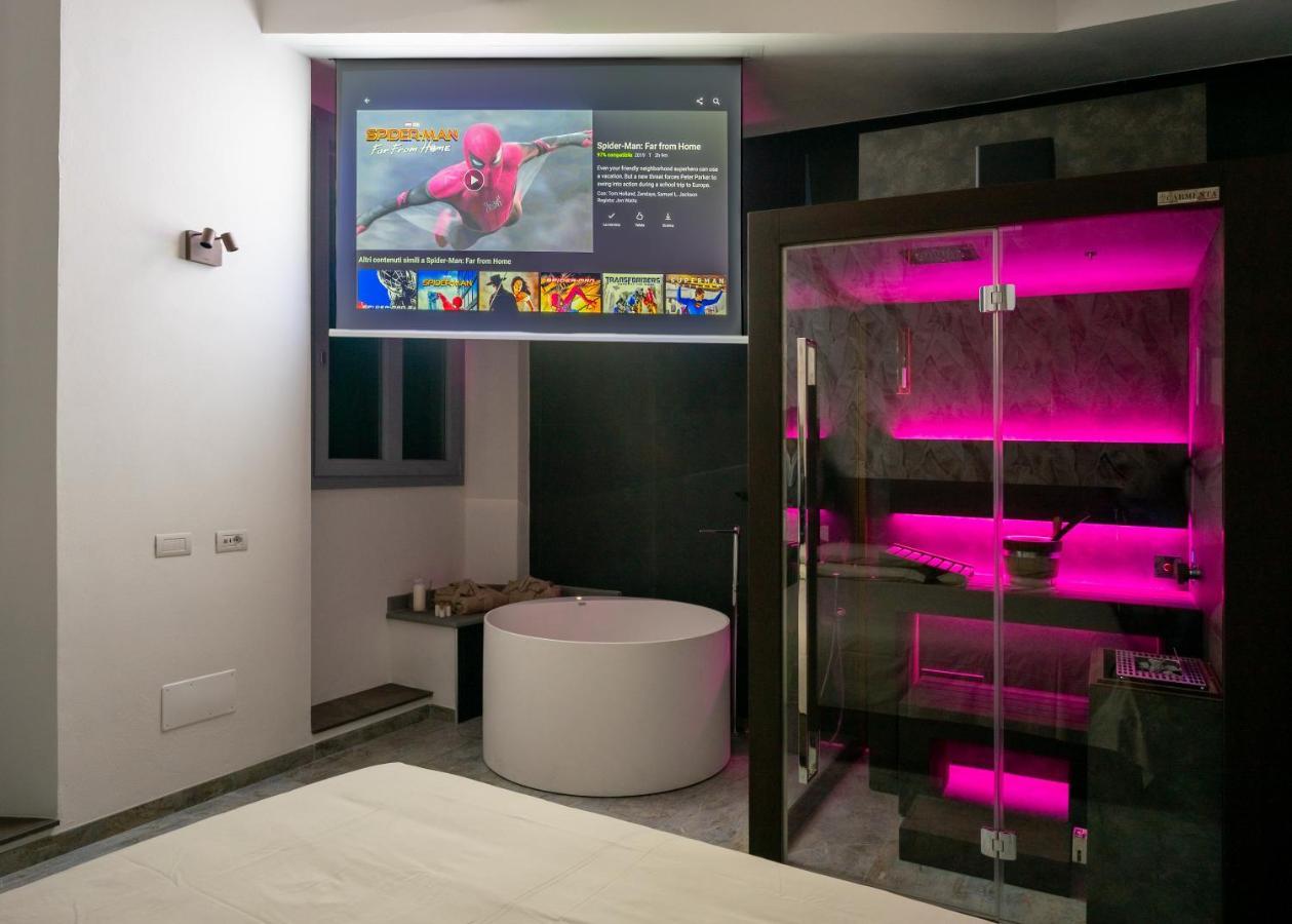 F1Rst Suite Apartment & Spa فلورنس المظهر الخارجي الصورة